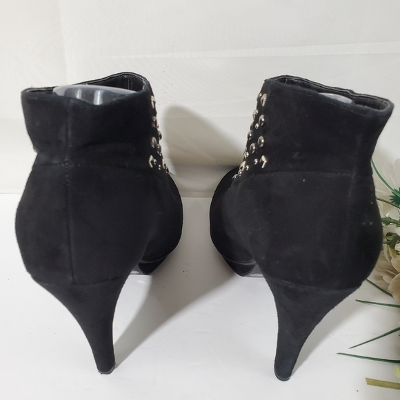 BCBG BG-Model Black Suede Studded Heels Booties Sz 9B Sexy Fairy Grunge Whimsi - Picture 5 of 10